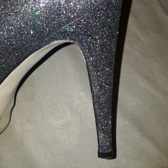 Shoes - Picture 4 of 5